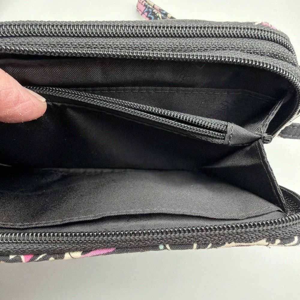 Vera Bradley Wristlet/Wallet Paisley Floral Smartphone Compartment Pre-loved